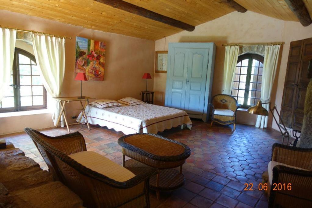 Roulottes Et Cabanes De Saint Cerice Vogue Kültér fotó